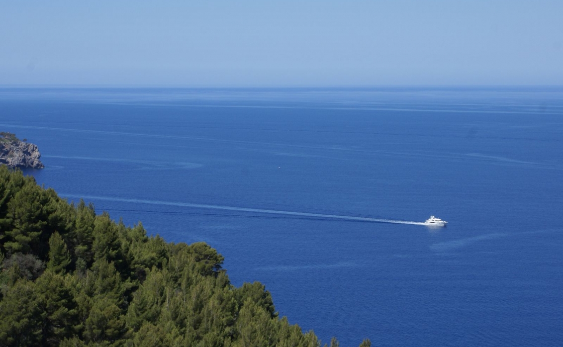 Chartern Sie ein Boot auf Mallorca: ein Abenteuer im Sommer 2024