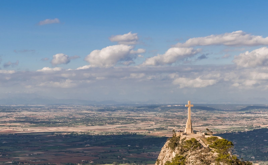 El puig de San Salvador, un oasis en las alturas de Mallorca